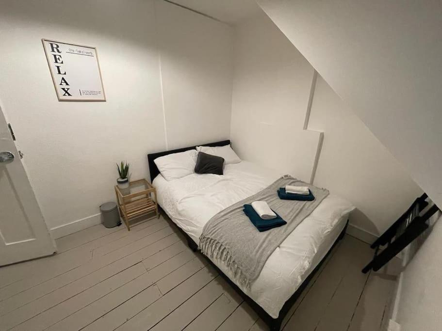 Spacious 2 Bedroom On Tower Bridge Londra Exterior foto
