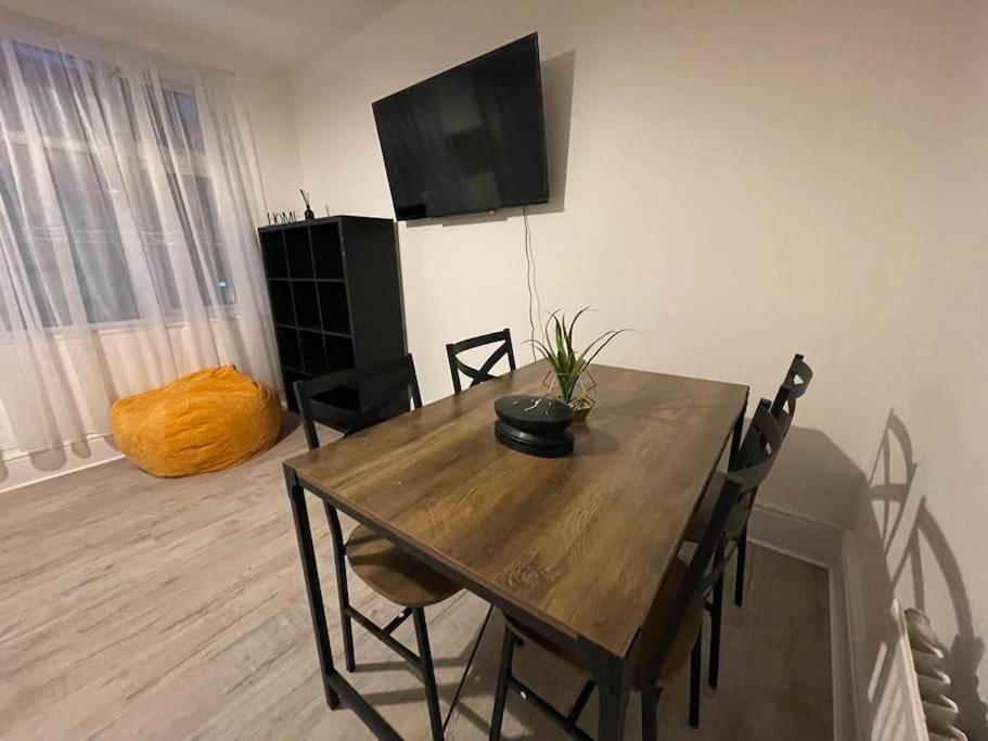 Spacious 2 Bedroom On Tower Bridge Londra Exterior foto