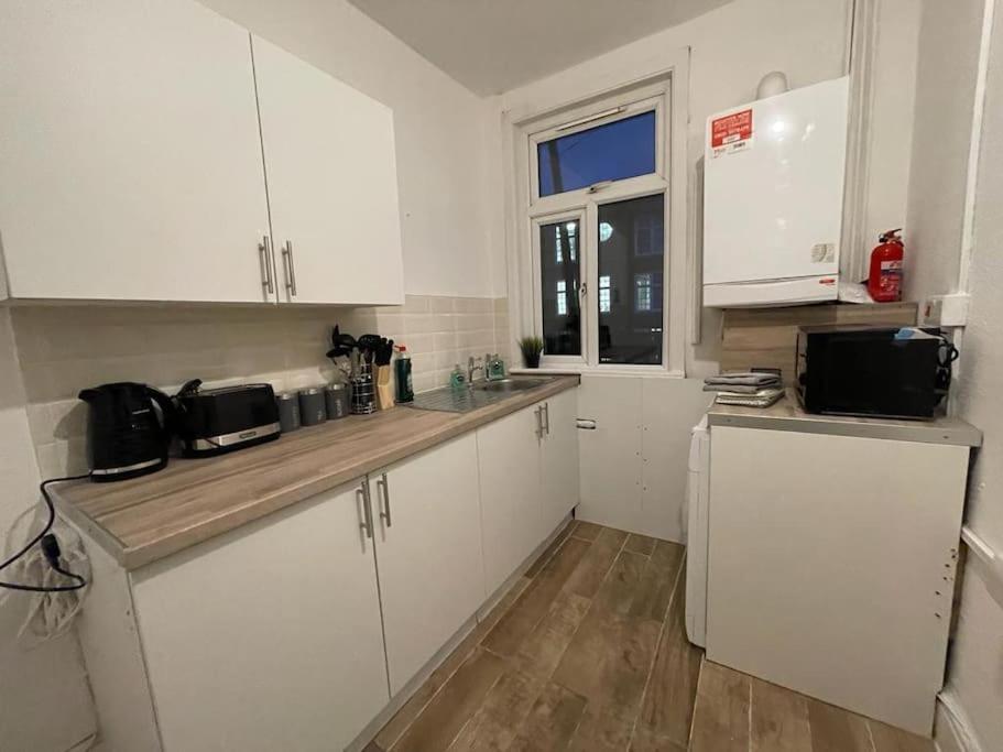 Spacious 2 Bedroom On Tower Bridge Londra Exterior foto