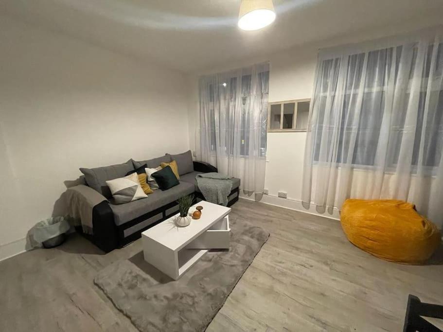 Spacious 2 Bedroom On Tower Bridge Londra Exterior foto